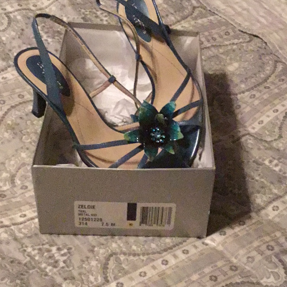 Sandals - Picture 3 of 3